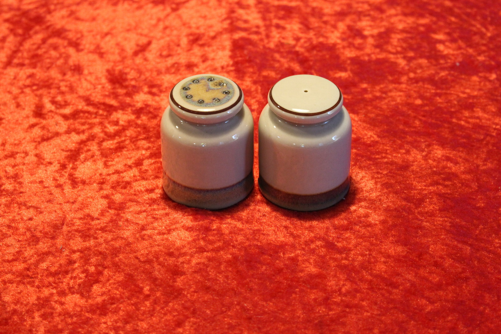 Stoneware salt og pebersæt